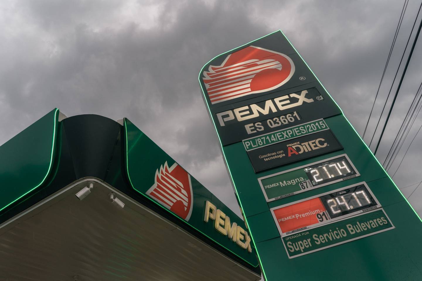 Precios de los combustibles en una gasolinera de Petróleos Mexicanos (Pemex) en el municipio de Naucalpan, México.