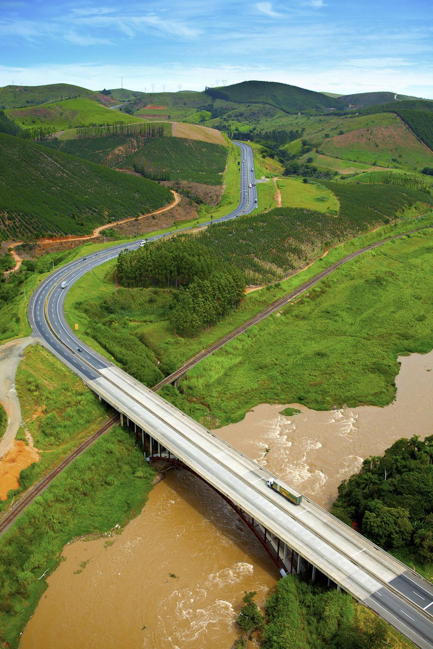CCR atua em concessões de rodovias, como a Dutra, entre São Paulo e Rio de Janeiro