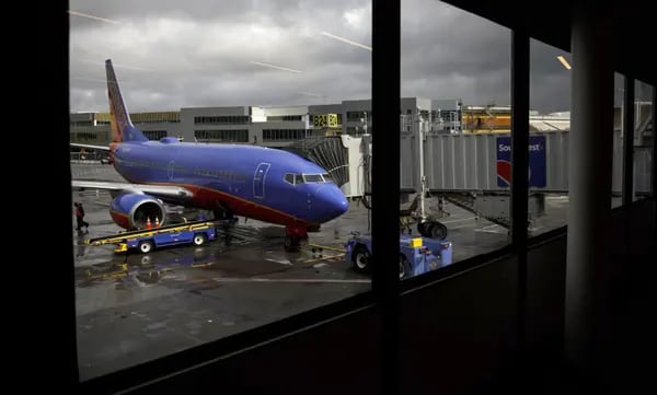 La aerolínea violó la Ley de Trabajo Ferroviario al hacer cambios en su contrato, dijo la Asociación de Pilotos de Southwest Airlines en una demanda presentada el lunes en un tribunal federal de Dallas.