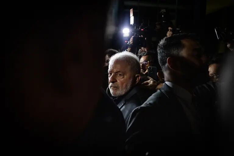 Lula visited the Supreme Federal Court building following the attacks.dfd