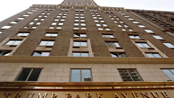 Imperio empresarial de Trump, en peligro de disolución tras sentencia de Nueva Yorkdfd