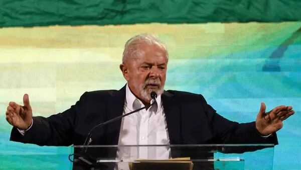 Lula hace oficial su candidatura presidencial en un acto en Sao Paulodfd