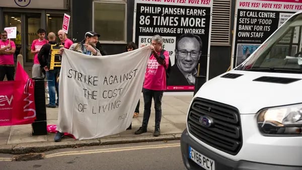 Protestas por el elevado costo de la vida cobran fuerza en Reino Unidodfd