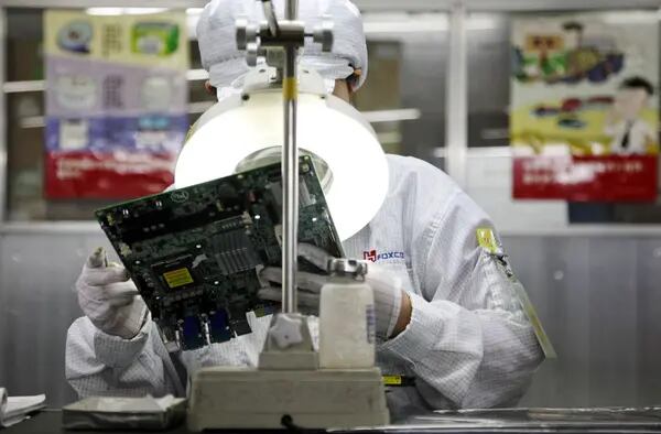 Foxconn Halts iPhone Shenzhen Site Due to Covid Lockdown