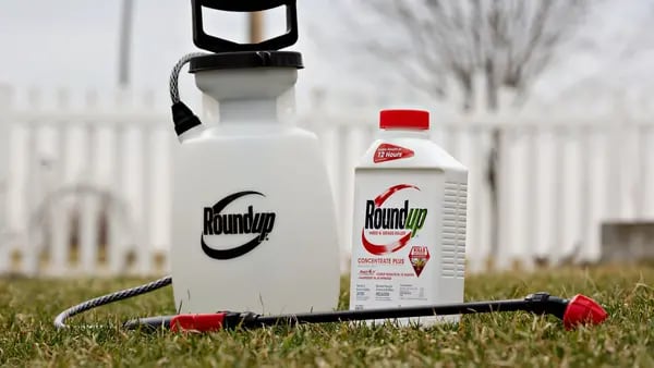 Júri condena a Monsanto, da Bayer, a pagar US$ 332 mi em polêmico caso sobre o Roundupdfd