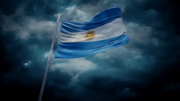 Fitch Sees Argentina Defaulting or Restructuring Debt, Whoever Wins Electiondfd
