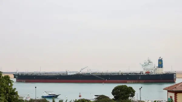 Empresas de buques petroleros suspenden viajes al Mar Rojo tras ataques de EE.UU. a Yemendfd