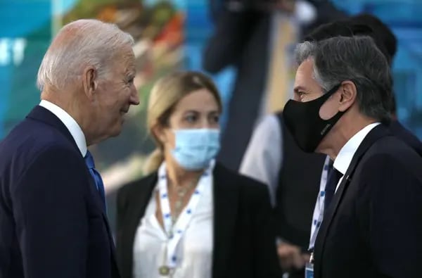El secretario de Estado de Estados Unidos ─aquí junto a Joe Biden en la cumbre del G-20─, tuvo un tenso cruce con su par ruso, Sergei Lavrov Photographer: Alessia Pierdomenico/Bloomberg