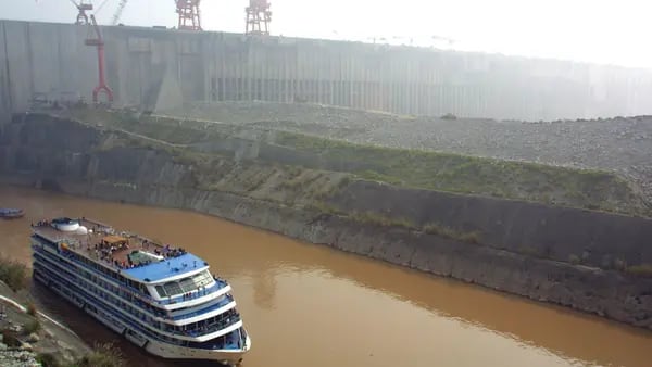 El crucero eléctrico más grande del mundo zarpa en Chinadfd