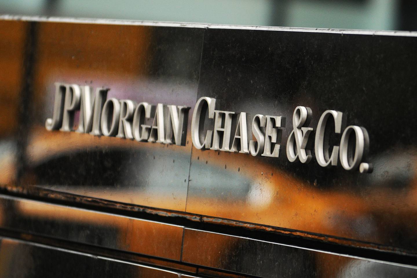 The JPMorgan Chase & Co. sign Photographer: Jonathan Fickies/Bloomberg