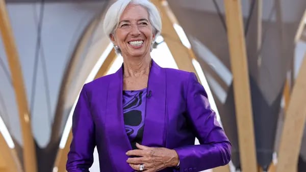 Lagarde, contenta por los progresos en inflación pero preocupada por el impasse fiscaldfd