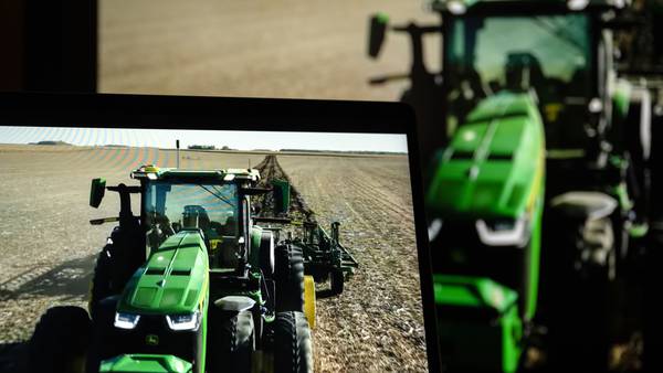 Sin acceso a dólares: empresa brasileña de tractores frena producción en Argentina dfd