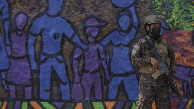 HRW apercibe a El Salvador por leyes excesivas para controlar la violenciadfd