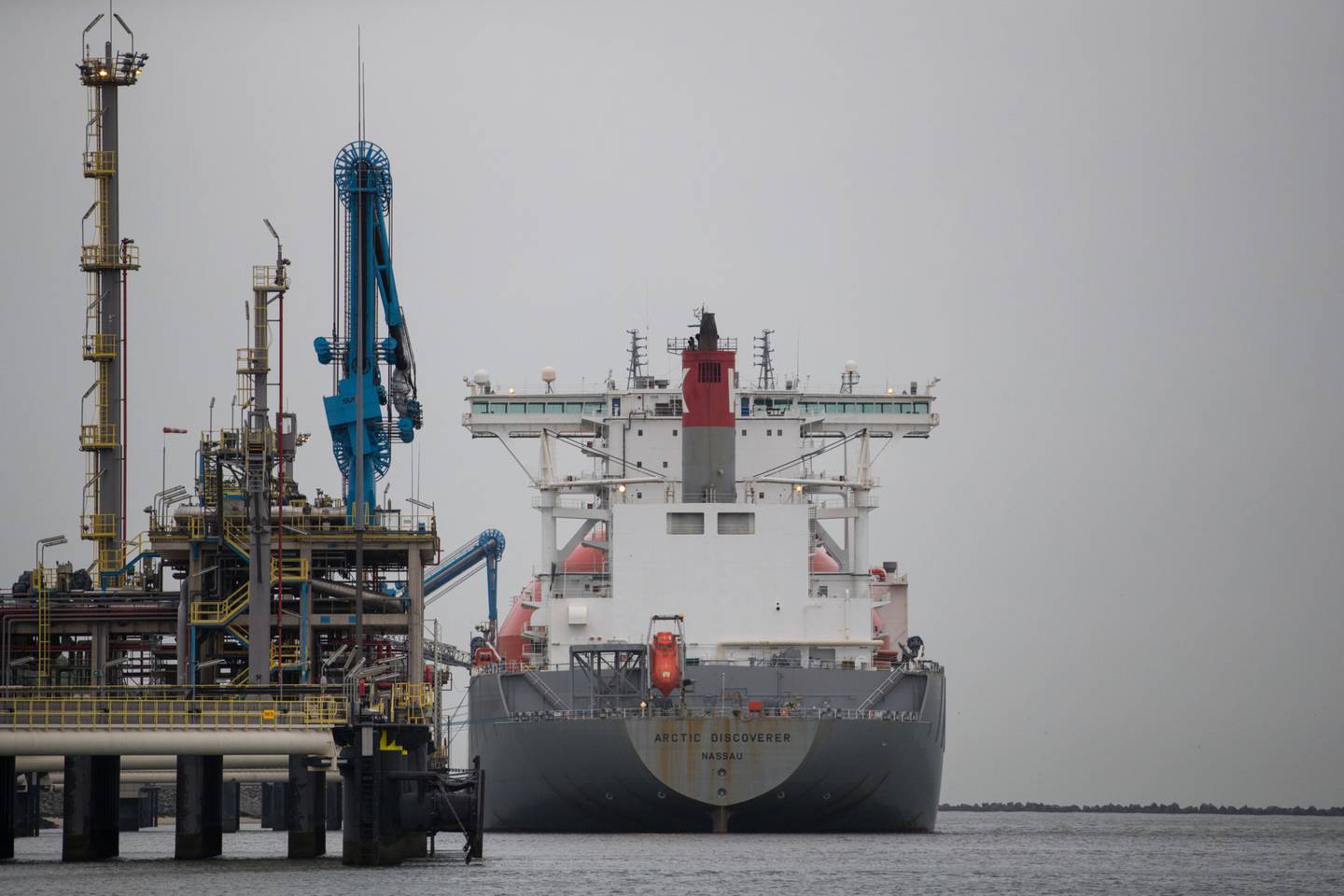 El petrolero de gas natural licuado (GNL) Arctic Discoverer, operado por K Line LNG Shipping UK Ltd.