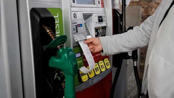 Los precios mundiales de los combustibles se disparan ante los riesgos de suministro veniderosdfd
