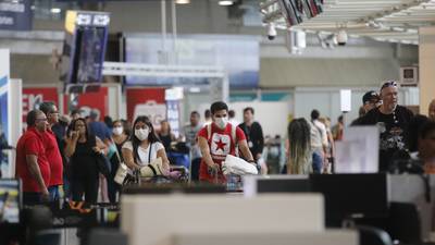 Empresas aéreas ignoram fim da exigência de teste para entrar no Brasildfd