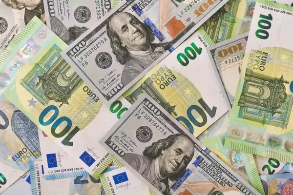 ¿Es buen momento para ahorrar en dólares o euros? Aprenda cómo sacarles provecho