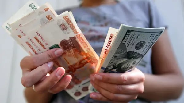 El rublo y la economía limitan las tasas del Banco de Rusiadfd