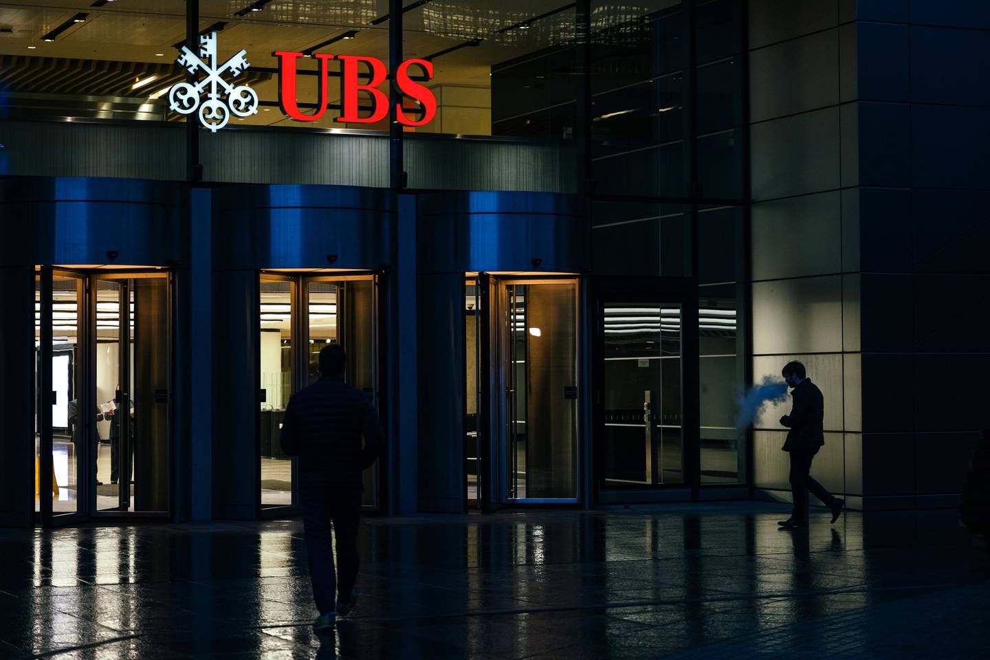 El mayor banco suizo pagará US$ 3.300 millones por Credit Suisse, en una operación que el presidente de UBS, Colm Kelleher, calificó de "rescate de emergencia"