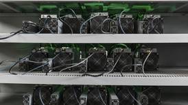 Principal fabricante de equipos mineros de bitcoin detiene ventas