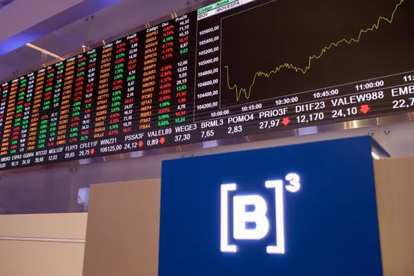 Ibovespa opera em queda com investidores à espera de Fed e feriado dfd