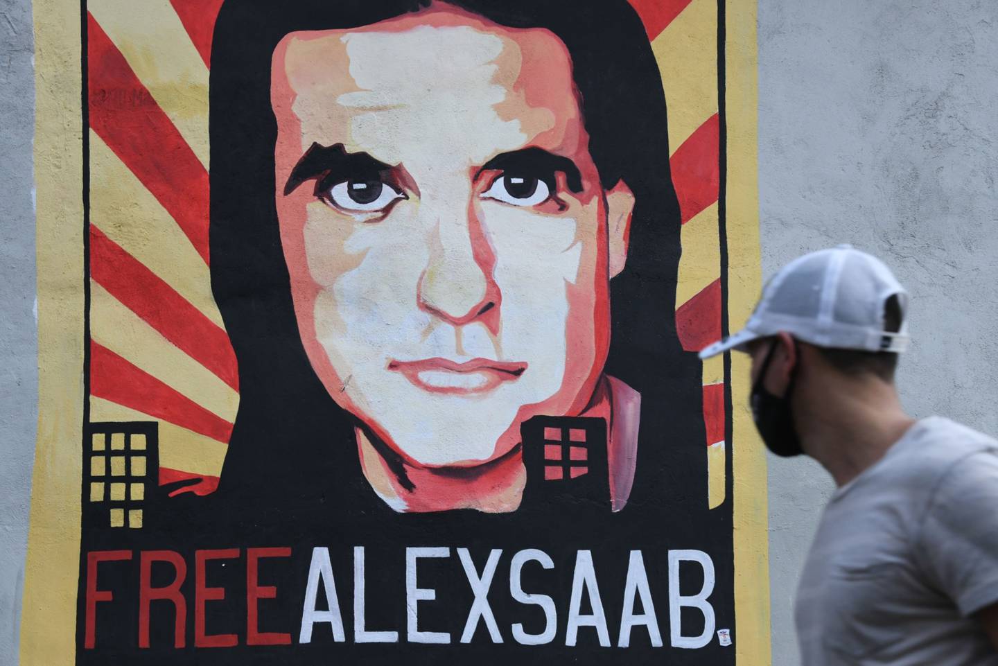 Un mural en apoyo al empresario encarcelado Alex Saab, en Caracas, Venezuela.