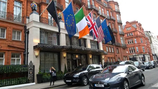 Hoteles londinenses suben tarifas antes del funeral de la Reina Isabel IIdfd