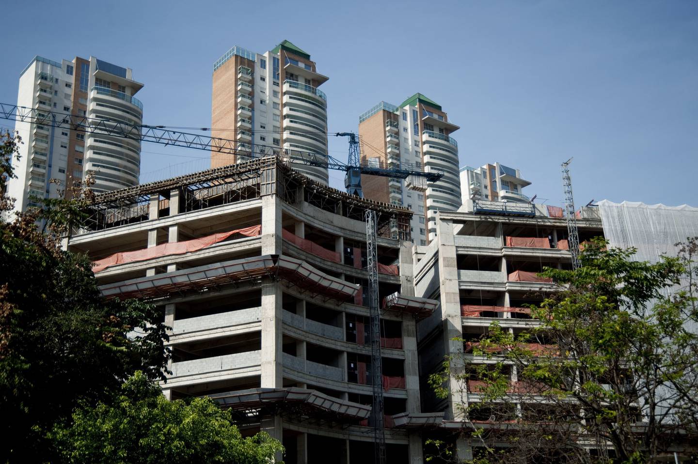 Brasil es el cuarto país en LatAm en el que se requieren más salarios mínimos para comprar una vivienda de 60 m2.