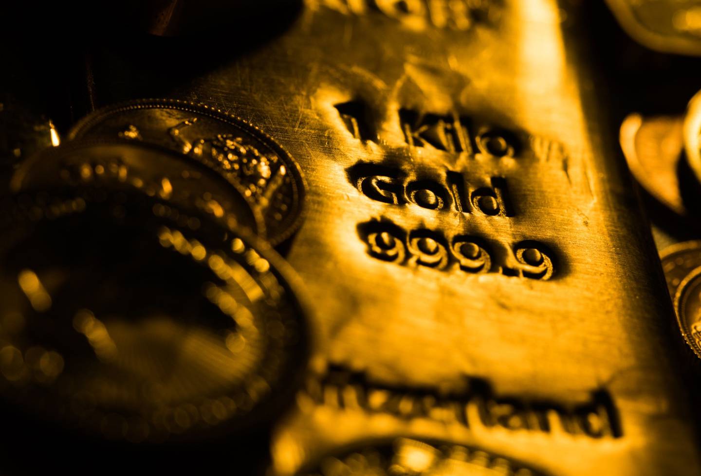 Un lingote de oro de un kilogramo se encuentra en los distribuidores de lingotes de Gold Investments Ltd. en esta fotografía arreglada en Londres, Reino Unido, el miércoles 29 de julio de 2020.