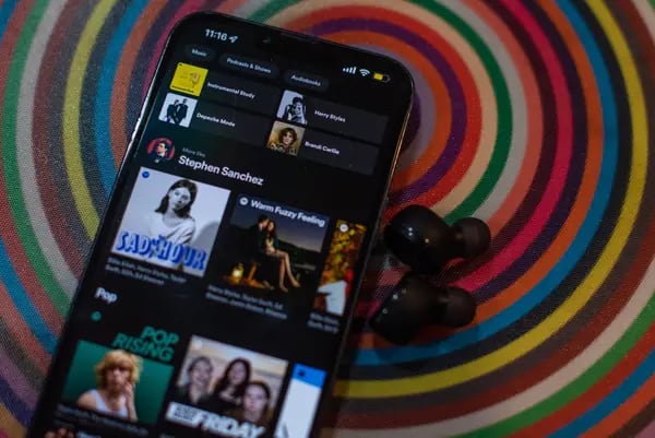la competencia que enfrenta Spotify es dura, con Amazon y Apple expandiendo rápidamente sus servicios.
