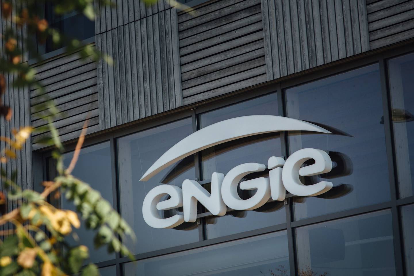 El logo de la empresa francesa Engie en un edificio de Stains, Francia.