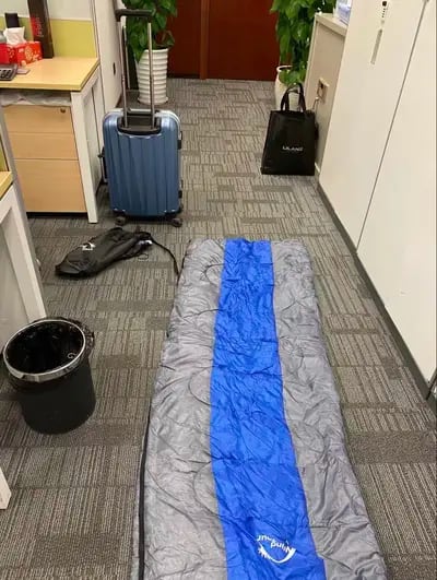 Funcionários da ABC-CA Fund preparam sacos de dormir no escritório para o possível lockdown (Fonte: ABC-CA Fund Management Co.)