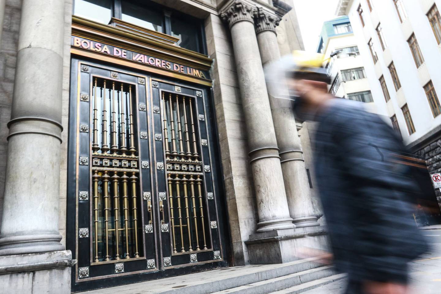 Perú: Bolsa de Lima inicia el lunes en rojo, arrastrada por acciones mineras.