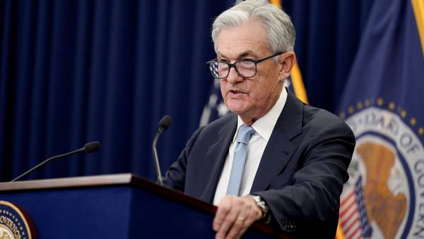 Powell señala pronósticos que apuntan a una subida de tasas másdfd
