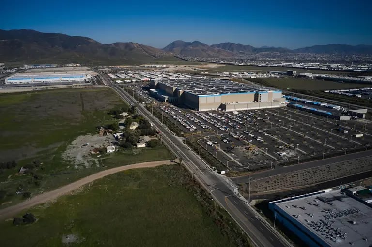 Amazon developed this multistory fulfillment center in San Diego.dfd