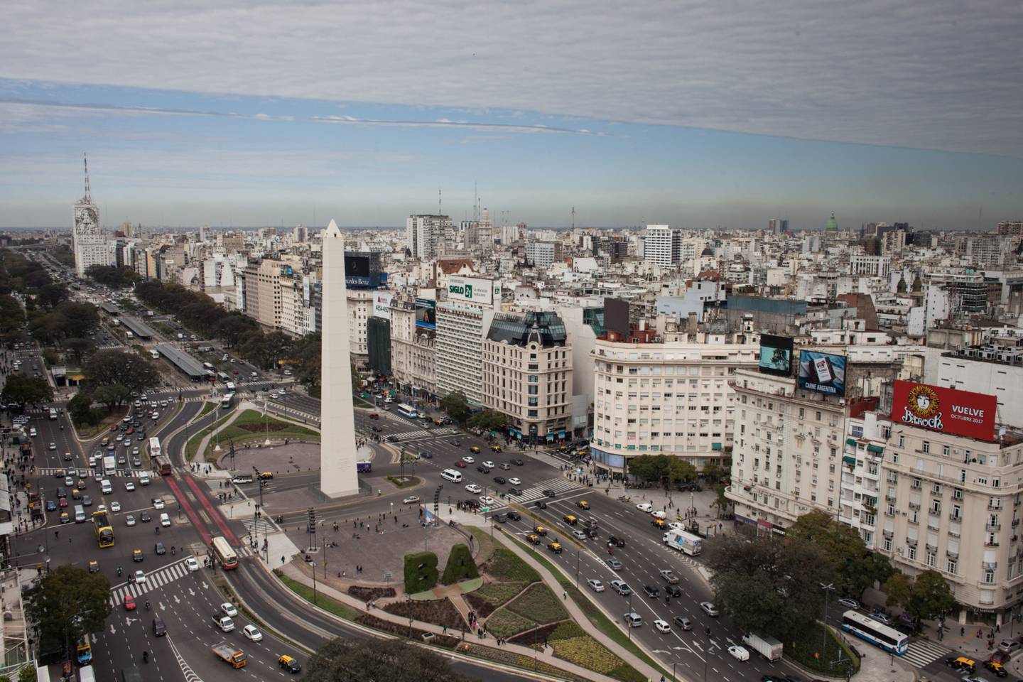 The Obelisco de Buenos Aires national monument stands in the Plaza de la Republica in Buenos Aires, Argentina, on Wednesday, Sept. 13, 2017. The National Institute of Statistics and Censuses is scheduled to release GDP figures on Sept. 21, 2017. Photographer: Erica Canepa/ Bloombergdfd