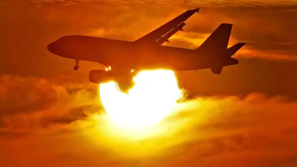 El calor extremo empeorará tus viajes en avióndfd