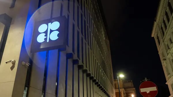 La OPEP+ entra en 2024 con “espera y esperanza” como estrategiadfd
