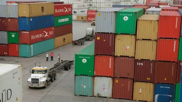 Crisis en Perú complica comercio de Bolivia y lo obliga a importar vía Chiledfd