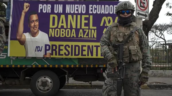 Ecuador confirma que canceló el intercambio de armas con Estados Unidosdfd