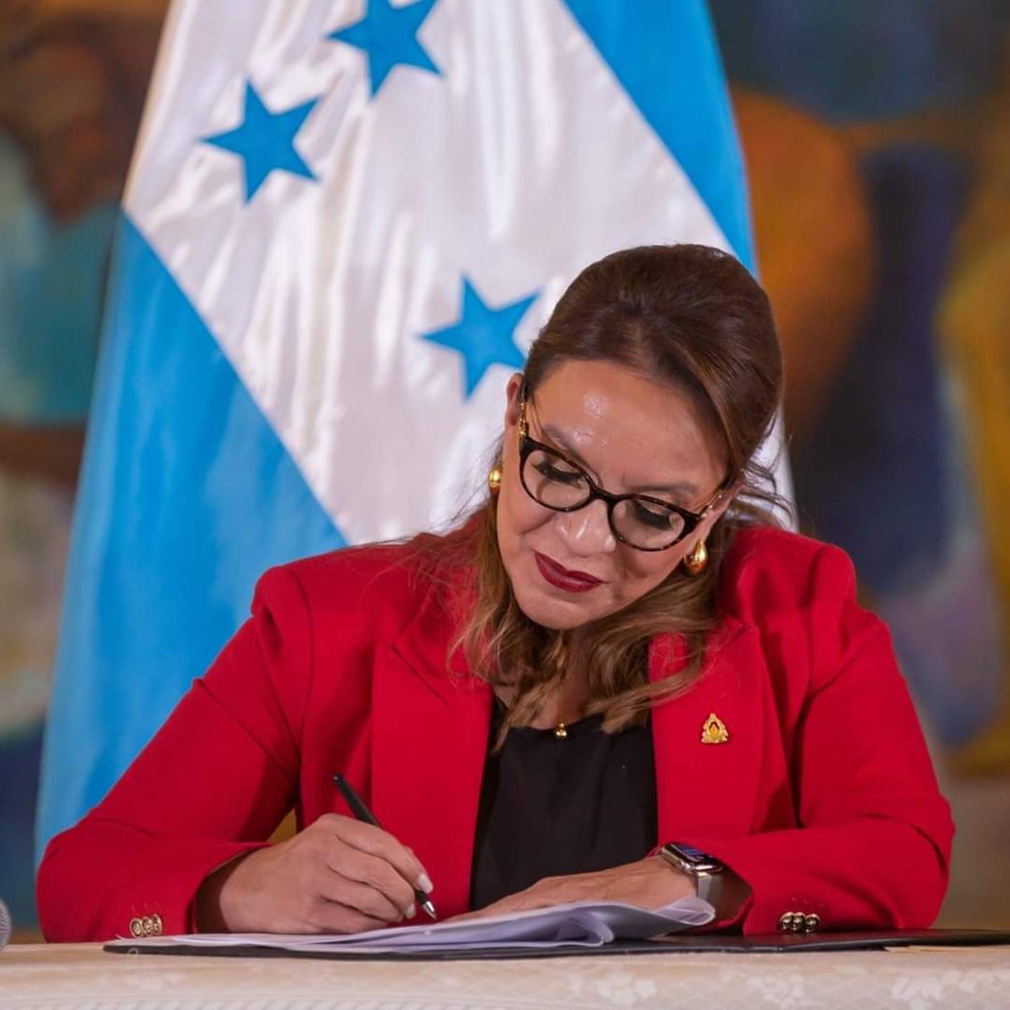 La presidenta Castro firmó hoy la sanción a la derogación de las Zede.