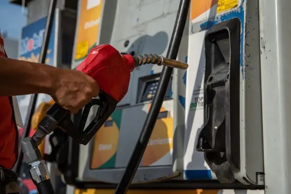 MinHacienda dice que subsidios a los combustibles son una preocupación importante
