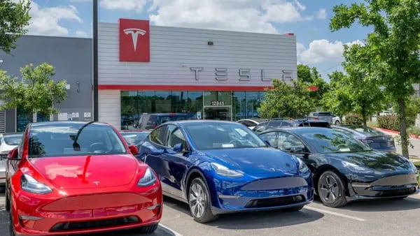 Tesla corta preço de carro-chefe em US$ 2.000 após vender menos e estoque subirdfd