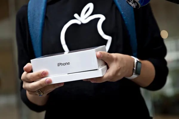 El iPhone XS es hasta 200 dólares más caro que el ya costoso iPhone X del año pasado y representa uno de los avances más pequeños en la historia de las líneas de productos. Pero eso significa poco para los fieles de Apple Inc. o para aquellos que buscan actualizar su iPhone más antiguo.