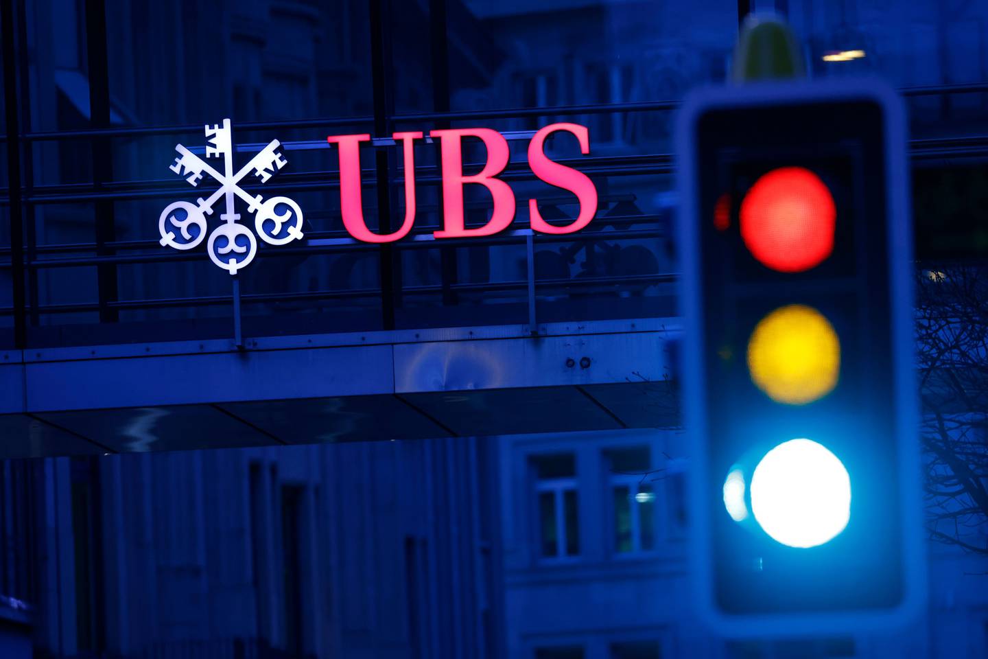 El movimiento, según UBS, se produce "a la luz de las acciones corporativas excepcionales anunciadas el 19 de marzo de 2023, poco después de la fecha de emisión", dijo la institución en el comunicado