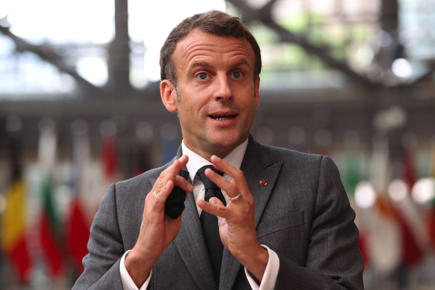 Emmanuel Macron, Presidente de Francia, habla con reporteros, en Bruselas, Bélgica, un jueves, 24 de junio, 2021.
