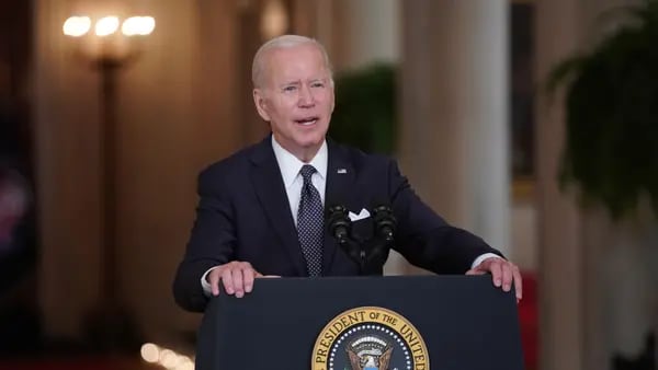 Biden y su equipo negocian un nuevo plan económico contra la inflacióndfd