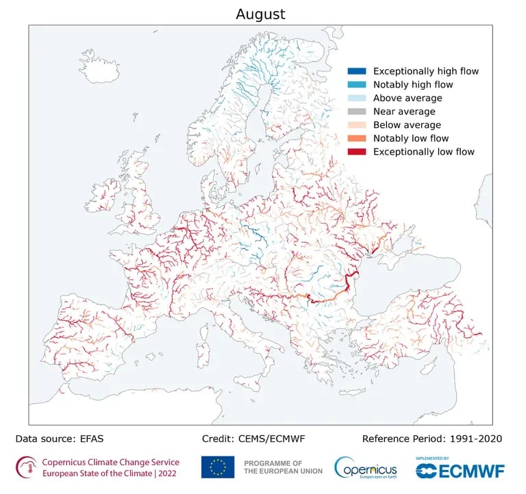 Anomalías mensuales de la descarga media de los ríos en agosto de 2022. Sólo se muestran los ríos con áreas de drenaje superiores a 1.000 km2. Copernicus EMS/ECMWF vía Bloombergdfd
