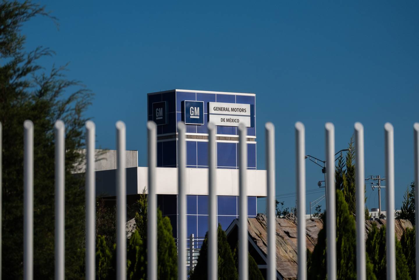 La presidenta interina de la AFL-CIO, Liz Shuler, celebró que los trabajadores de General Motors Silao hayan rechazado continuar “con un CCT de CTM proteccionista y explotador”.