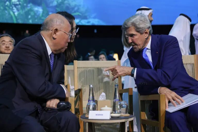 Kerry y Xie el el tercer día de la  COP28dfd